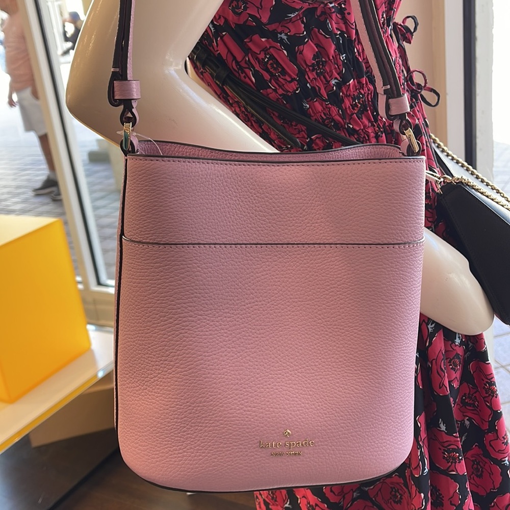 Kate Spade Leila small bucket bag color: quartz pink
NWT - Picture 11 of 16